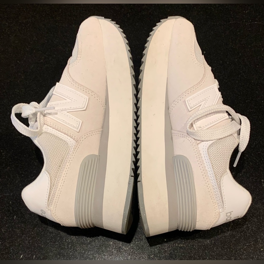 Women’s Nee Balance 574 Reflection Sneakers, Size 8 - Picture 7 of 16